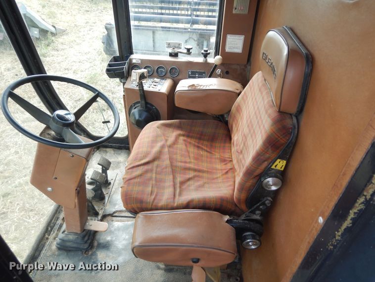 image for item DN1718 1986 Gleaner R50  combine