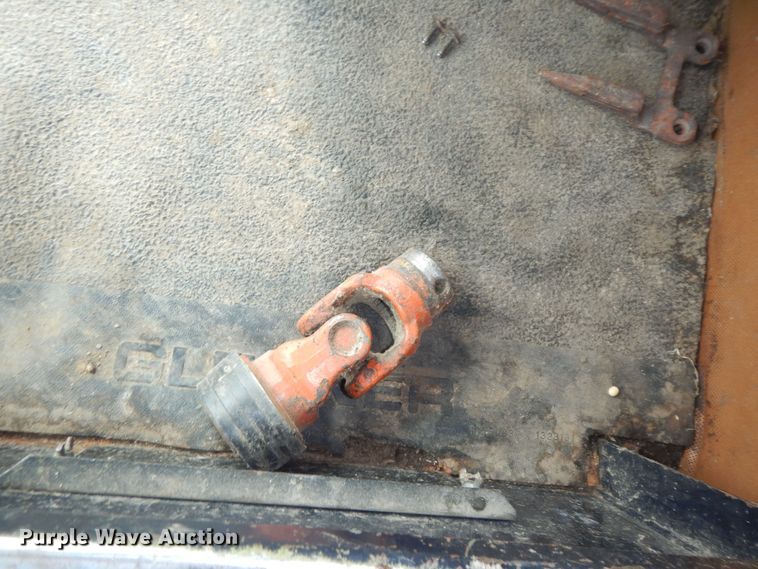 image for item DN1718 1986 Gleaner R50  combine