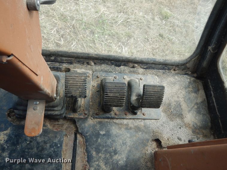 image for item DN1718 1986 Gleaner R50  combine