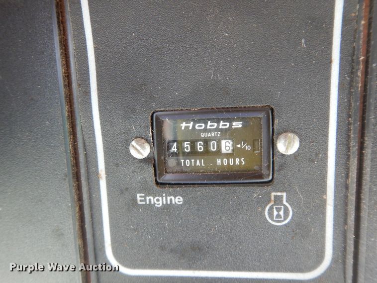 image for item DN1718 1986 Gleaner R50  combine