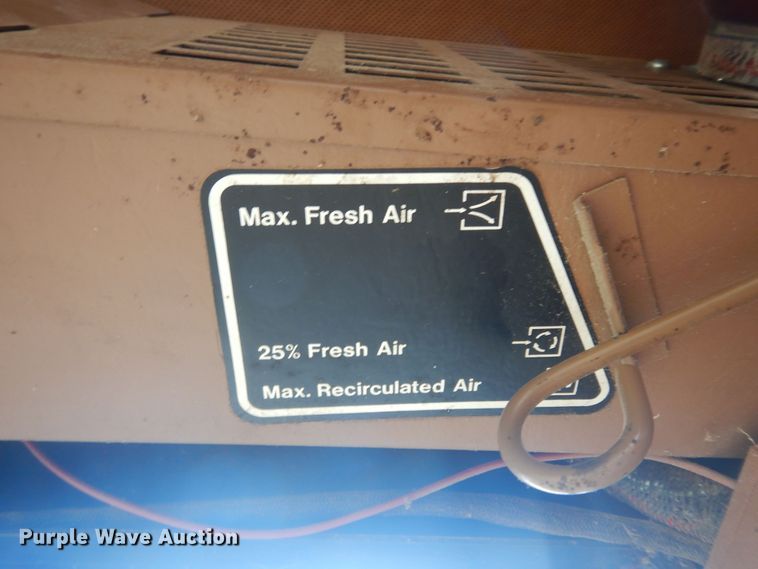 image for item DN1718 1986 Gleaner R50  combine