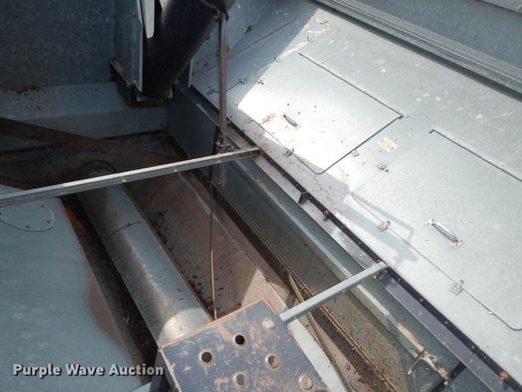 image for item DN1718 1986 Gleaner R50  combine