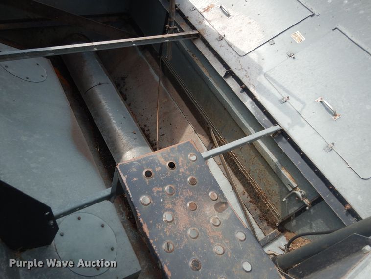 image for item DN1718 1986 Gleaner R50  combine