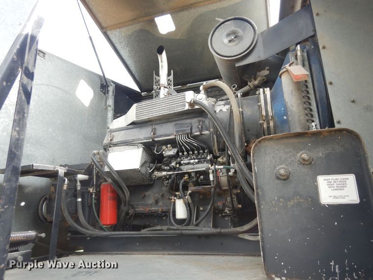 image for item DN1718 1986 Gleaner R50  combine