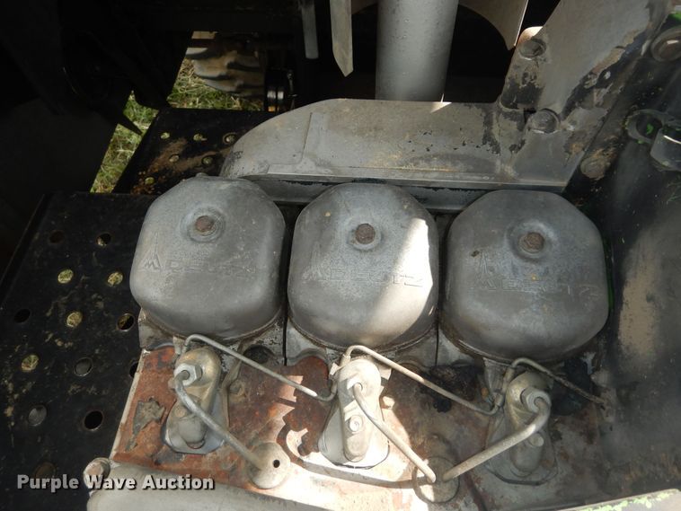 image for item DN1718 1986 Gleaner R50  combine