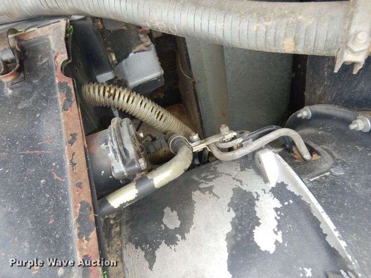 image for item DN1718 1986 Gleaner R50  combine