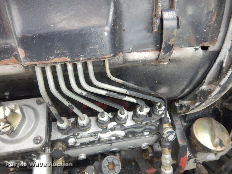 image for item DN1718 1986 Gleaner R50  combine