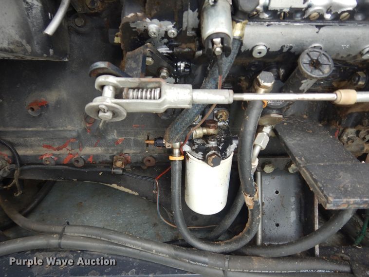 image for item DN1718 1986 Gleaner R50  combine