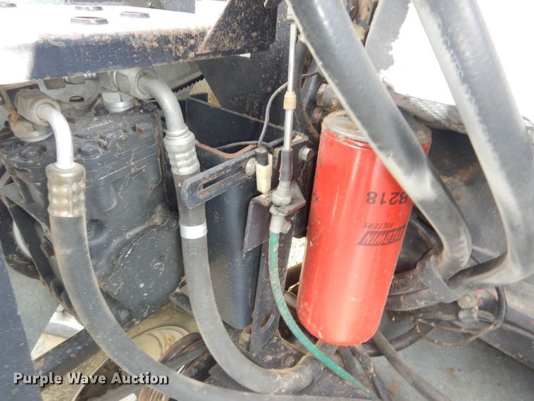 image for item DN1718 1986 Gleaner R50  combine