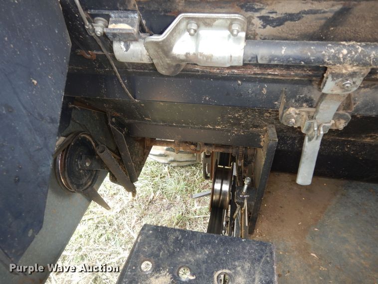 image for item DN1718 1986 Gleaner R50  combine