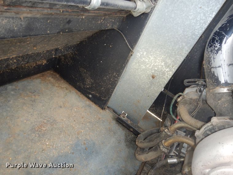 image for item DN1718 1986 Gleaner R50  combine