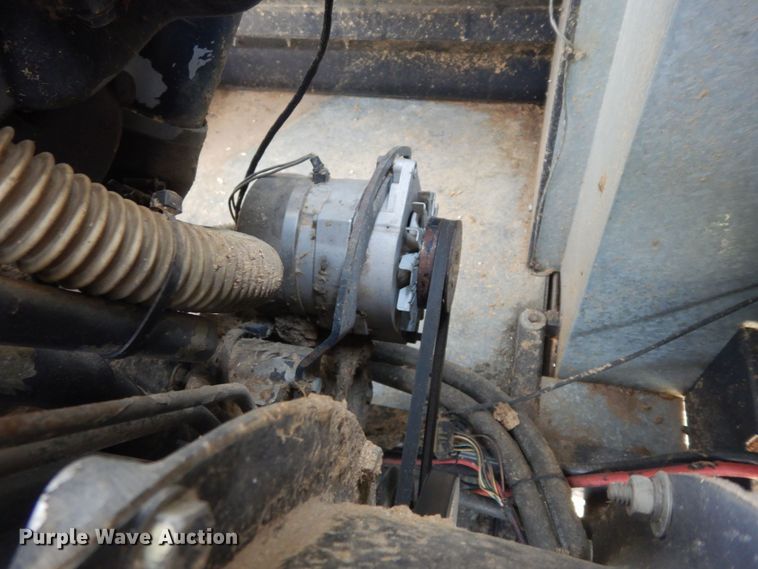 image for item DN1718 1986 Gleaner R50  combine