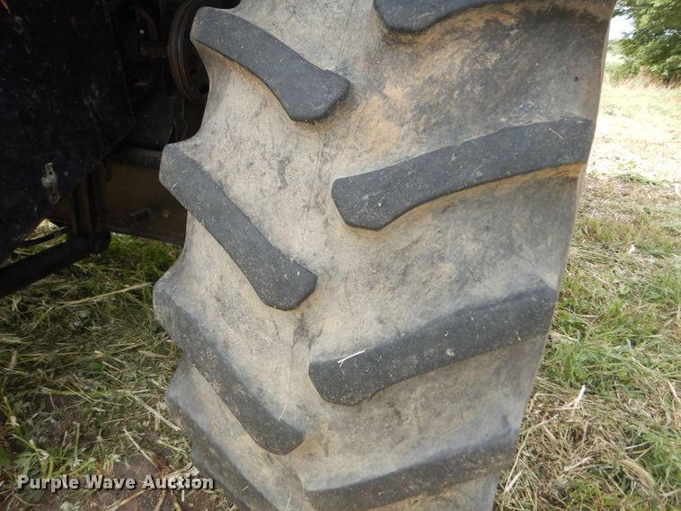 image for item DN1718 1986 Gleaner R50  combine