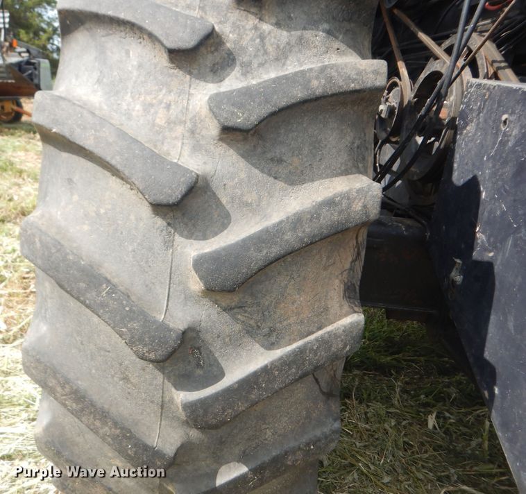 image for item DN1718 1986 Gleaner R50  combine