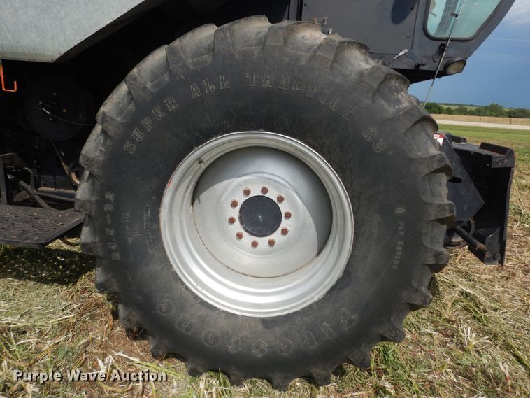 image for item DN1718 1986 Gleaner R50  combine