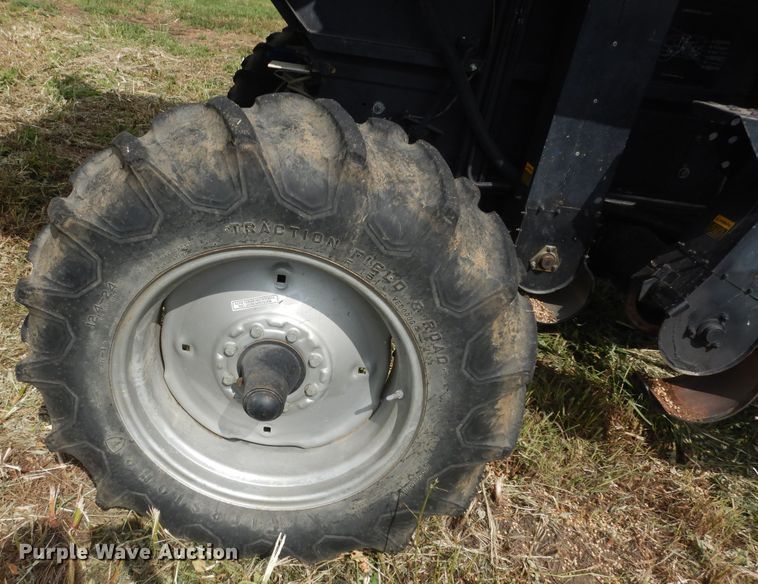 image for item DN1718 1986 Gleaner R50  combine
