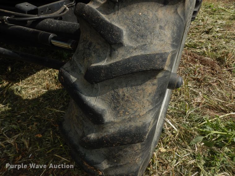 image for item DN1718 1986 Gleaner R50  combine