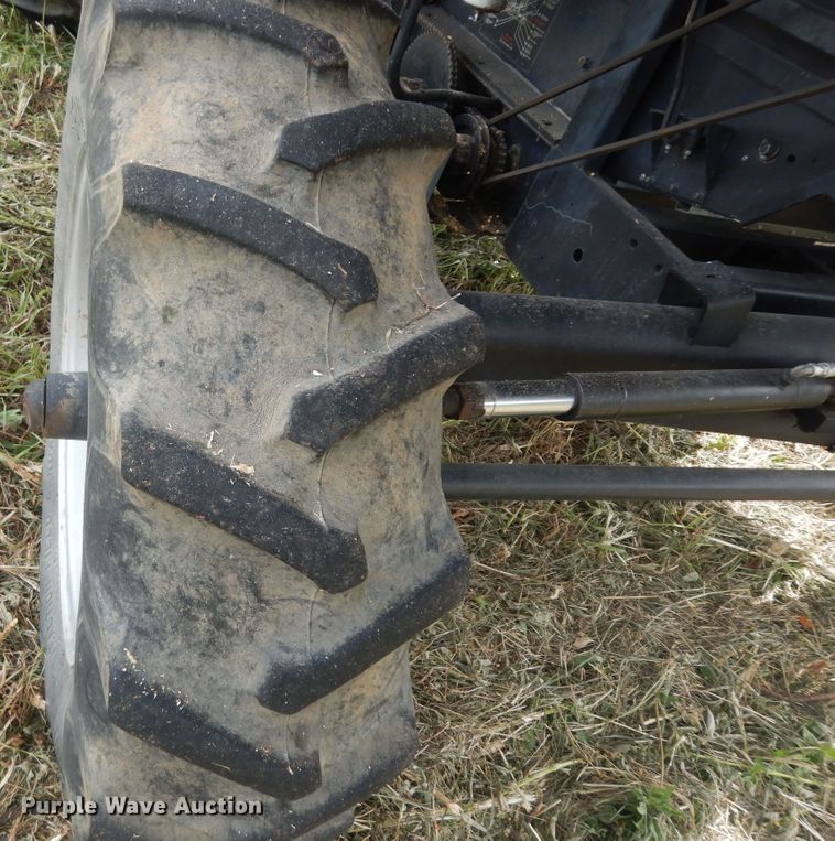 image for item DN1718 1986 Gleaner R50  combine