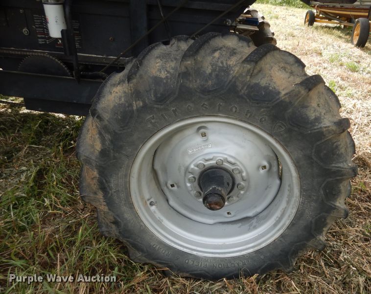 image for item DN1718 1986 Gleaner R50  combine