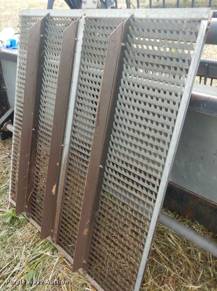 image for item DN1718 1986 Gleaner R50  combine