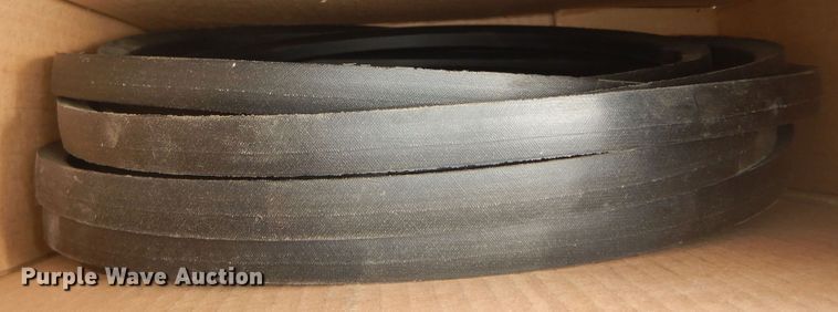 image for item DN1718 1986 Gleaner R50  combine