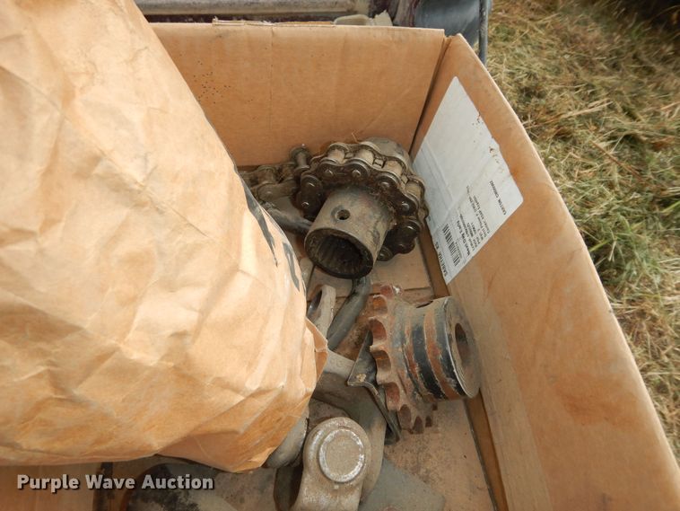 image for item DN1718 1986 Gleaner R50  combine