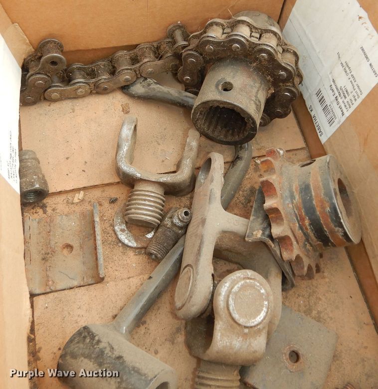 image for item DN1718 1986 Gleaner R50  combine