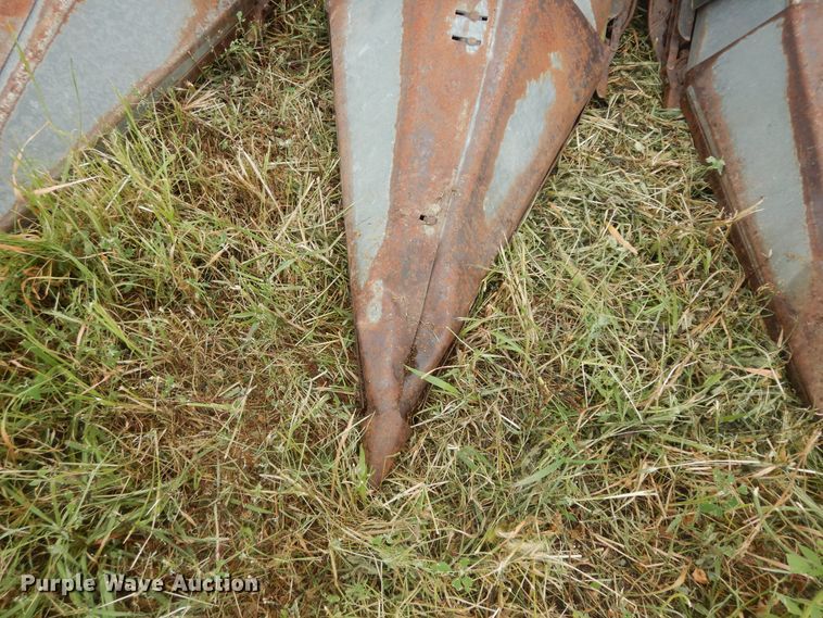 image for item DN1720 Allis Chalmers  corn head
