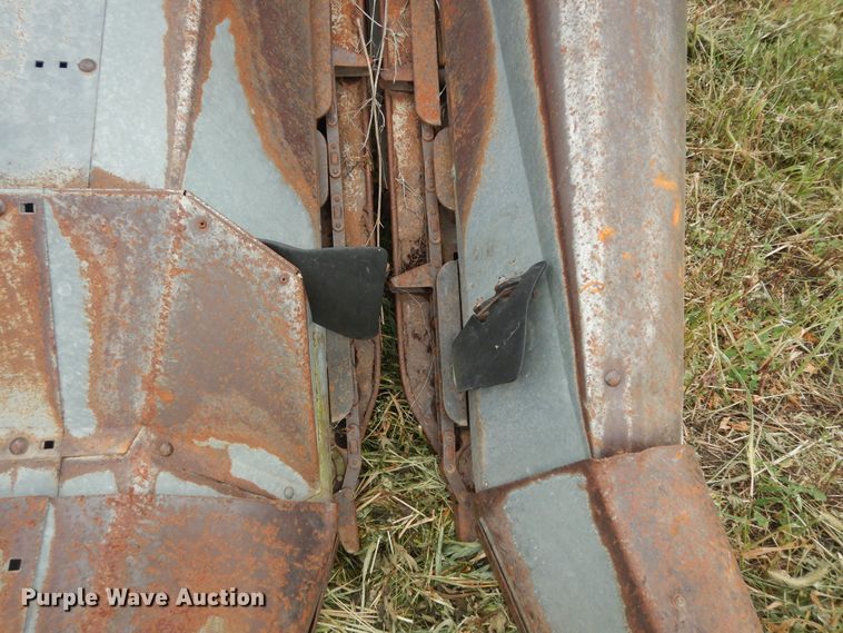 image for item DN1720 Allis Chalmers  corn head