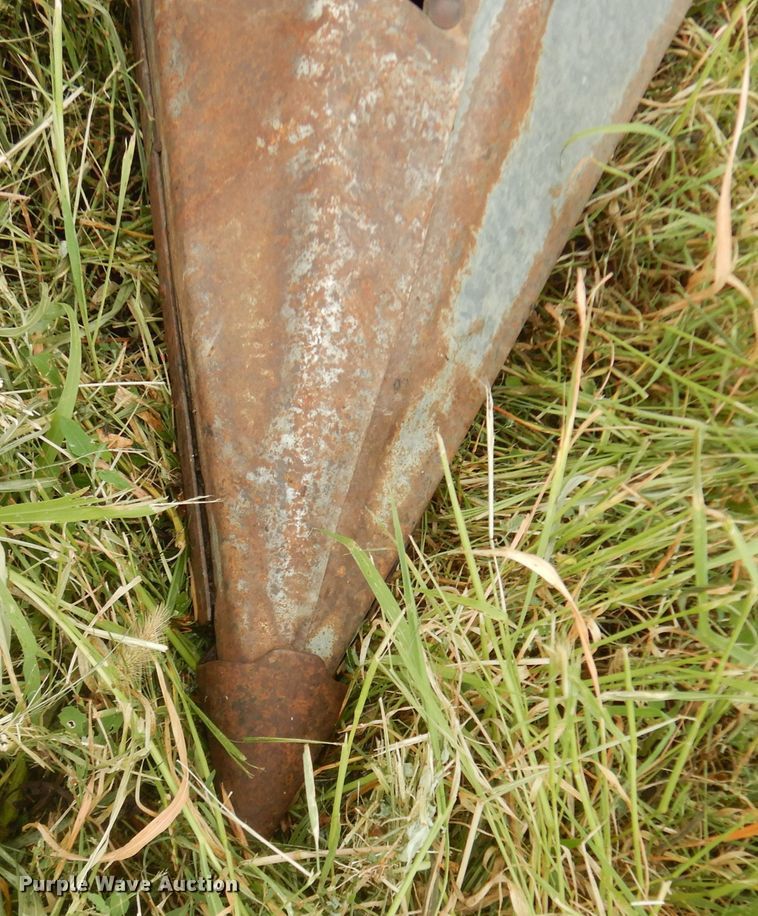 image for item DN1720 Allis Chalmers  corn head