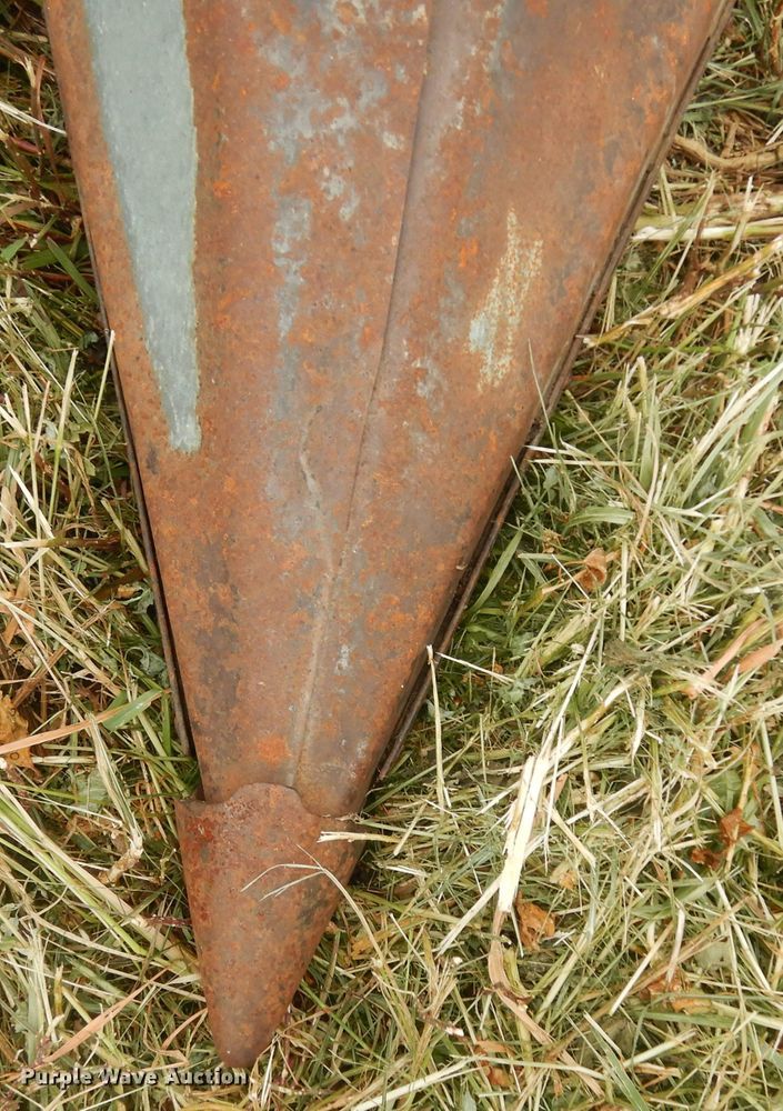 image for item DN1720 Allis Chalmers  corn head