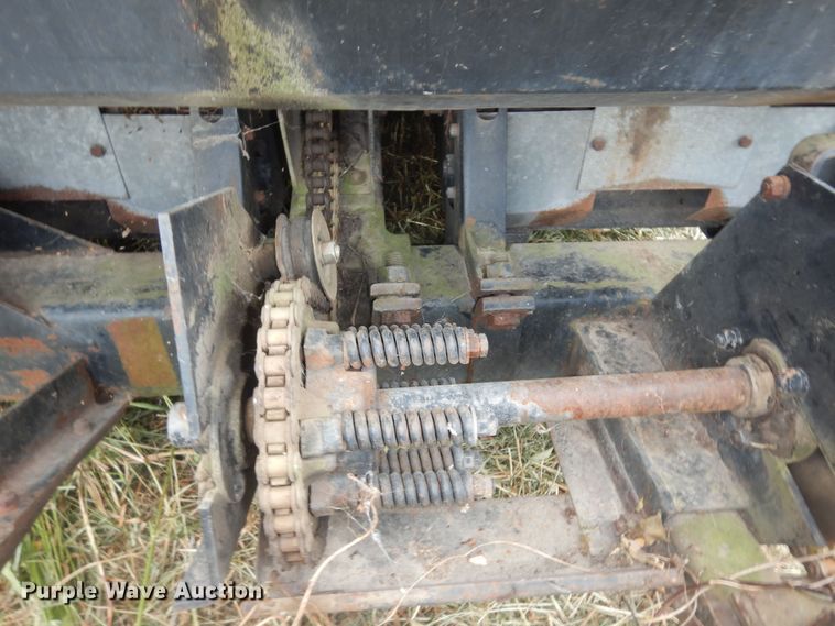 image for item DN1720 Allis Chalmers  corn head