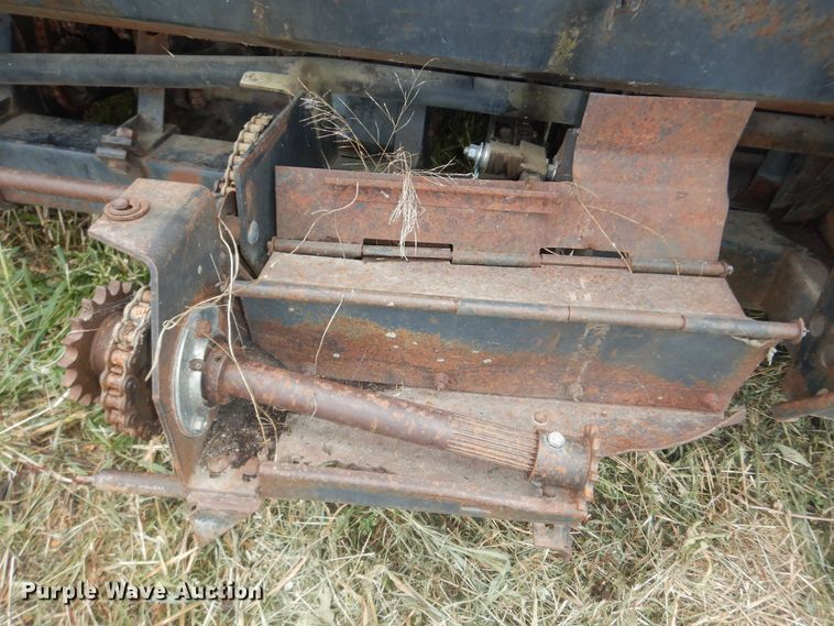 image for item DN1720 Allis Chalmers  corn head