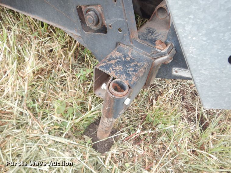 image for item DN1720 Allis Chalmers  corn head