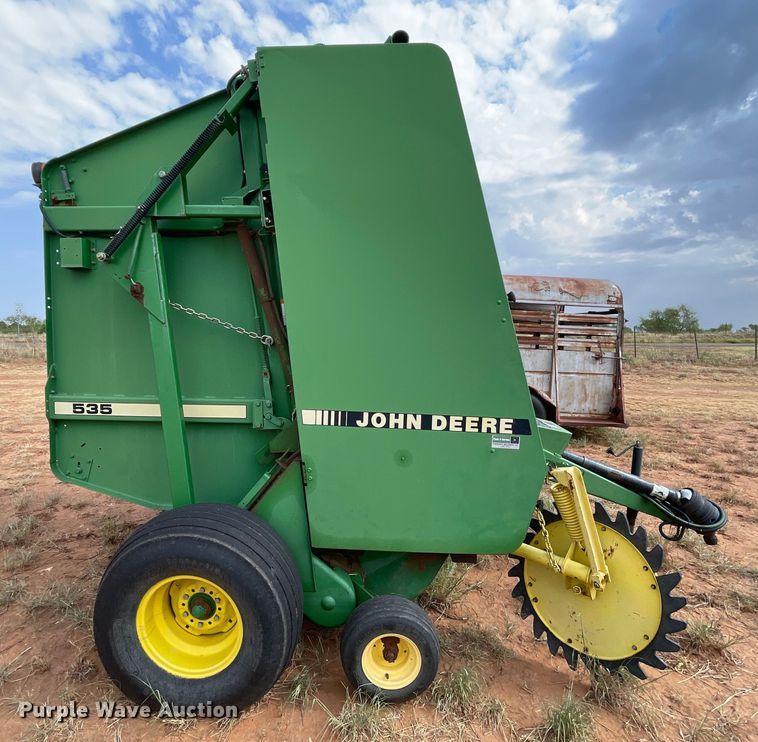 image for item DN5079 1995 John Deere 535  round baler