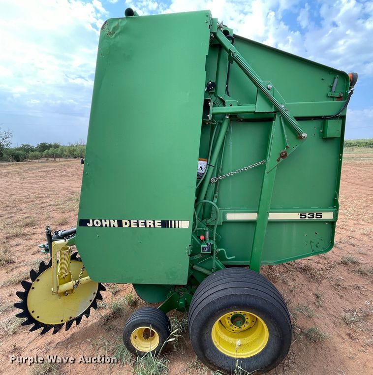 image for item DN5079 1995 John Deere 535  round baler