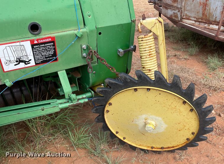 image for item DN5079 1995 John Deere 535  round baler