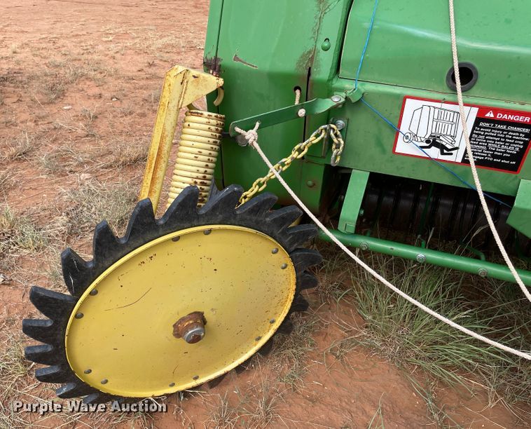 image for item DN5079 1995 John Deere 535  round baler