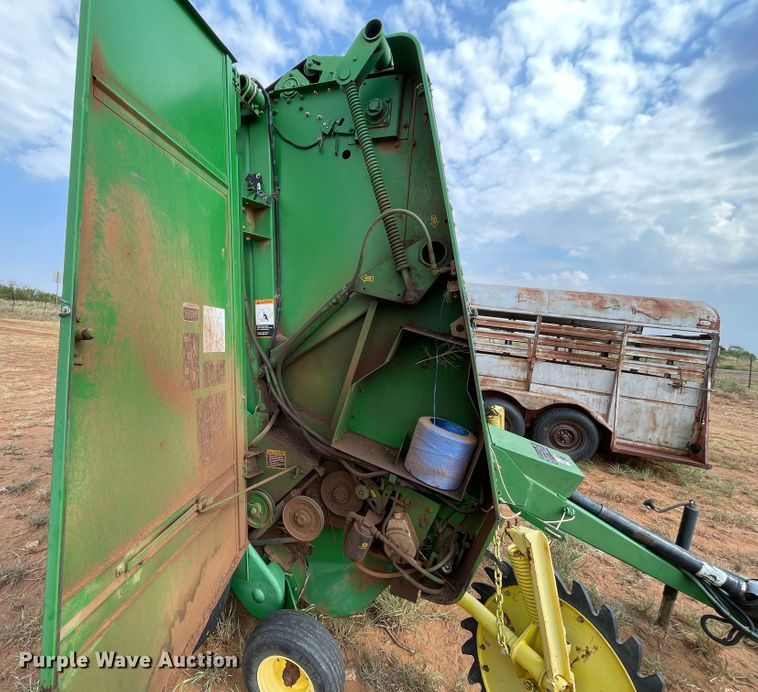 image for item DN5079 1995 John Deere 535  round baler