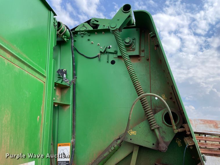 image for item DN5079 1995 John Deere 535  round baler