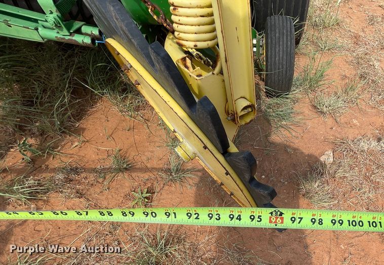 image for item DN5079 1995 John Deere 535  round baler