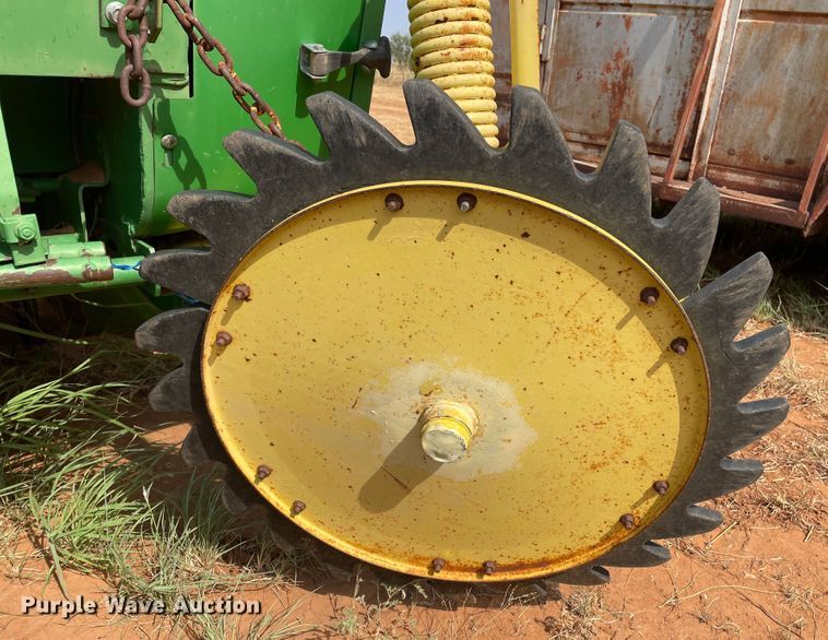 image for item DN5079 1995 John Deere 535  round baler