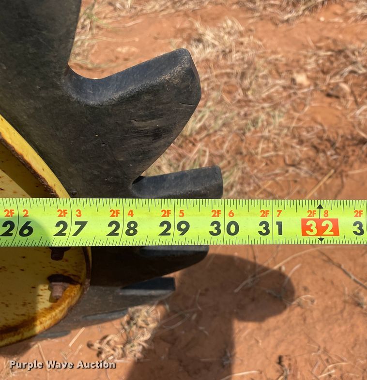 image for item DN5079 1995 John Deere 535  round baler