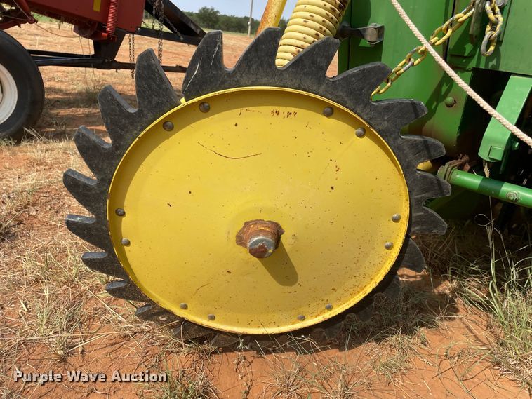 image for item DN5079 1995 John Deere 535  round baler