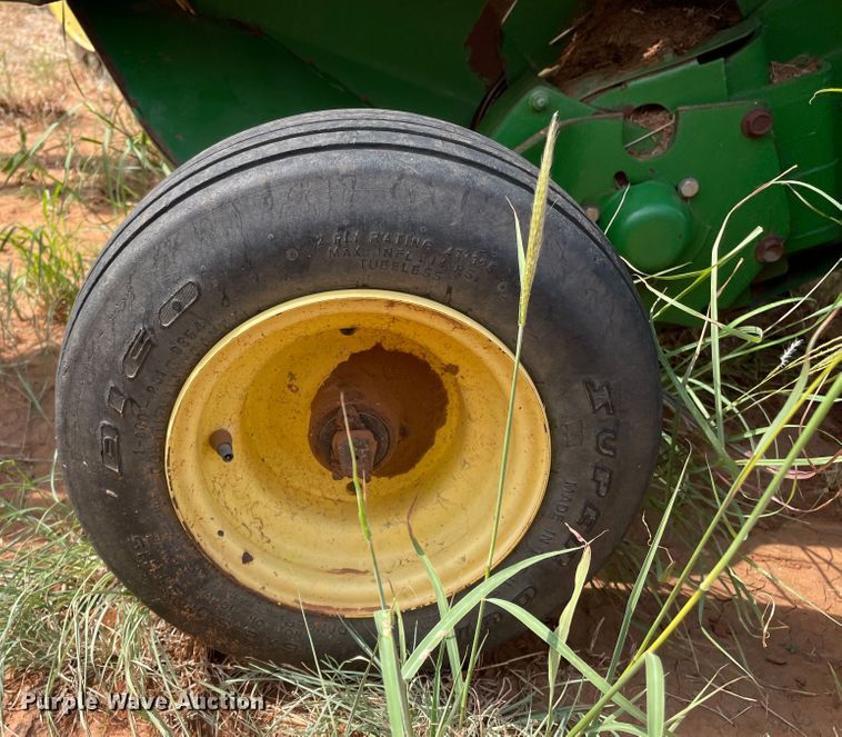 image for item DN5079 1995 John Deere 535  round baler