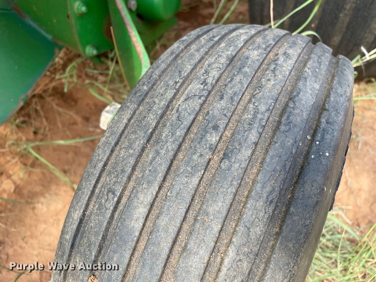 image for item DN5079 1995 John Deere 535  round baler