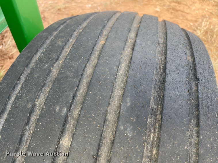 image for item DN5079 1995 John Deere 535  round baler