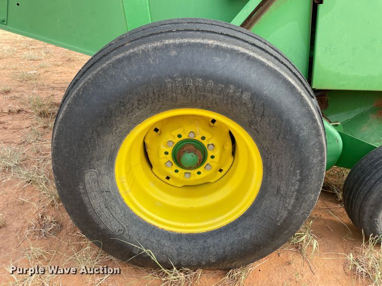 image for item DN5079 1995 John Deere 535  round baler