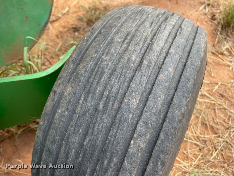 image for item DN5079 1995 John Deere 535  round baler