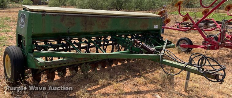 image for item DN5084 John Deere 8200  grain drill
